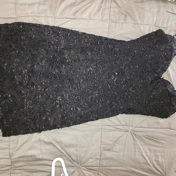 Dresses - Picture 3 of 6